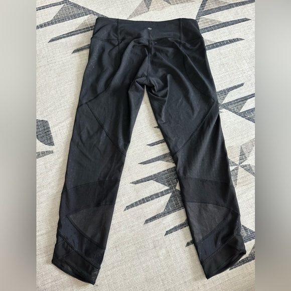 Lululemon black and mesh cropped leggings - Picture 2 of 8